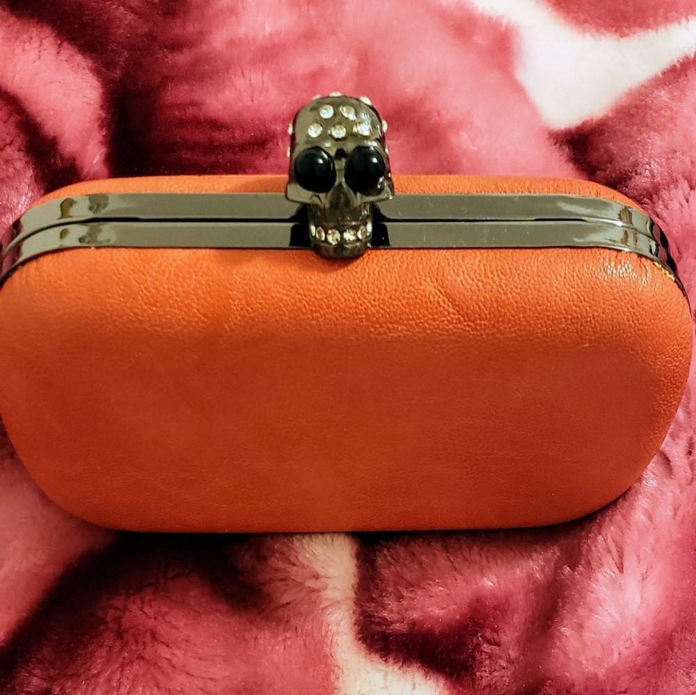 A different kind of crossbody